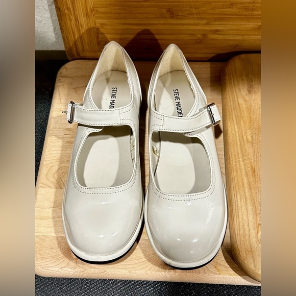 NEW Steve Madden Winter White Ecru Patent Leather Mary Jane Shoe - Picture 3 of 7